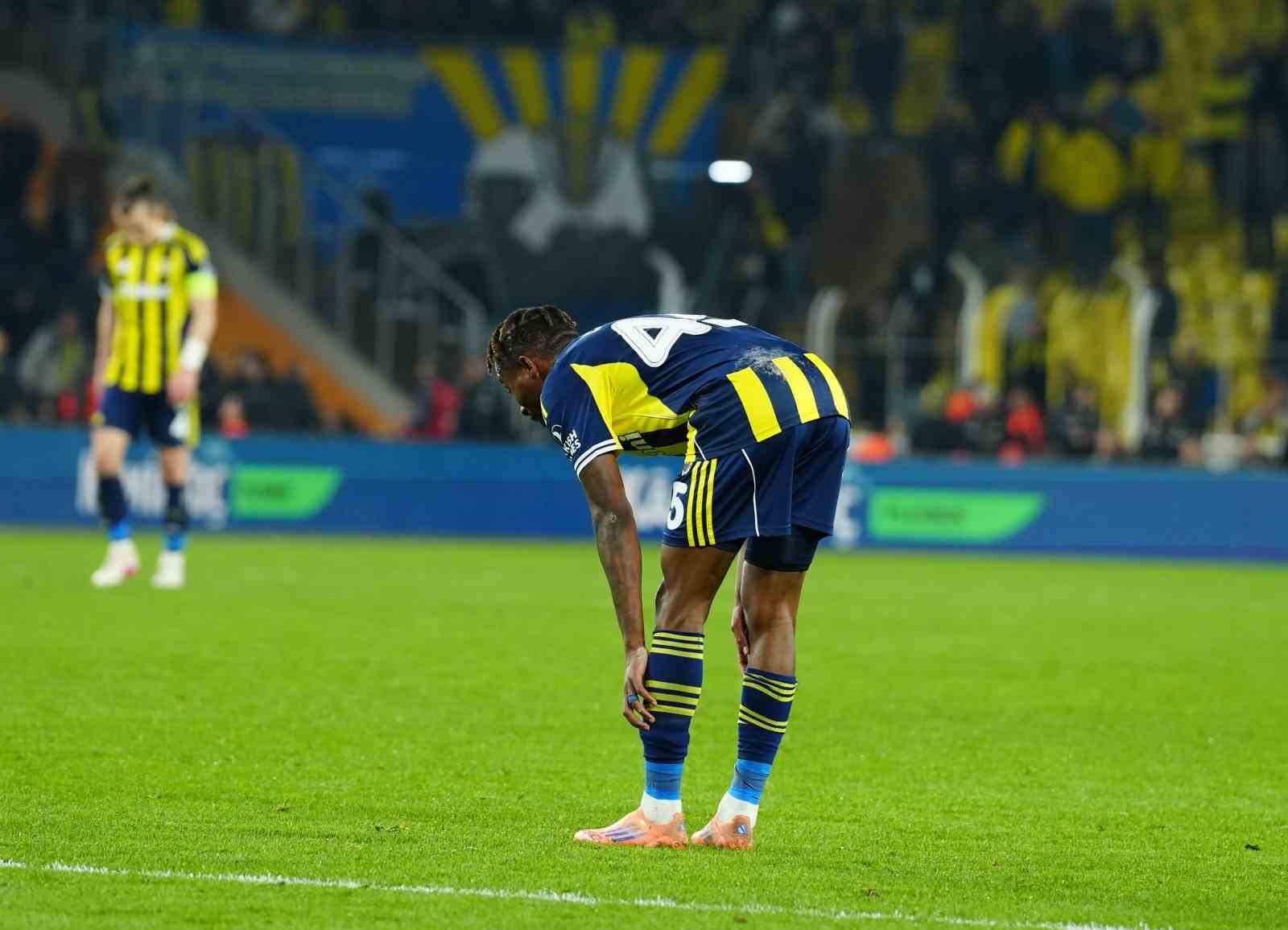 UEFA Avrupa Ligi: Fenerbahçe: 0 - Nottingham Forest: 3 (Maç sonucu)
UEFA Avrupa Ligi: Fenerbahçe: 0 - Nottingham Forest: 3 (Maç sonucu)