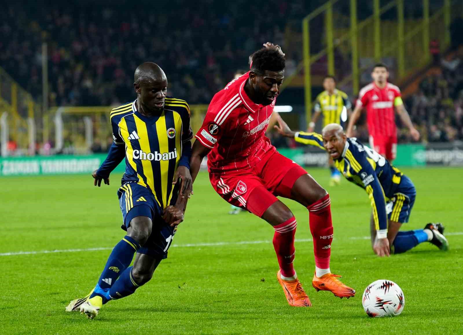 UEFA Avrupa Ligi: Fenerbahçe: 0 - Nottingham Forest: 3 (Maç sonucu)
UEFA Avrupa Ligi: Fenerbahçe: 0 - Nottingham Forest: 3 (Maç sonucu)