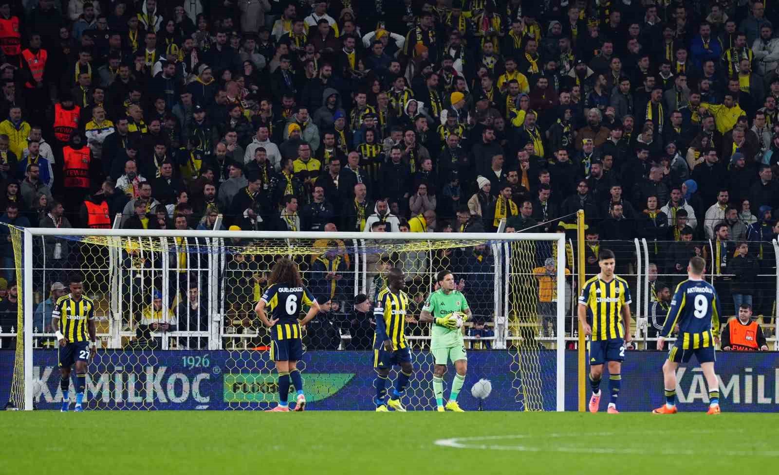 UEFA Avrupa Ligi: Fenerbahçe: 0 - Nottingham Forest: 3 (Maç sonucu)
UEFA Avrupa Ligi: Fenerbahçe: 0 - Nottingham Forest: 3 (Maç sonucu)