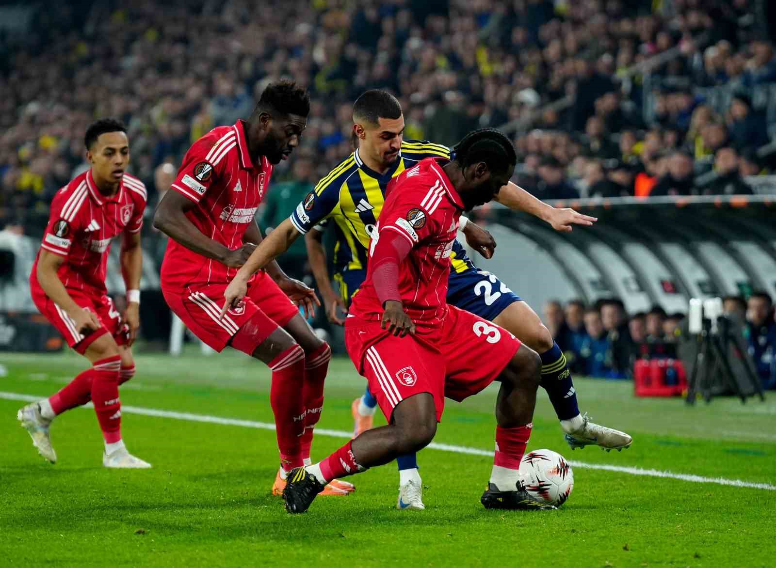 UEFA Avrupa Ligi: Fenerbahçe: 0 - Nottingham Forest: 3 (Maç sonucu)
UEFA Avrupa Ligi: Fenerbahçe: 0 - Nottingham Forest: 3 (Maç sonucu)