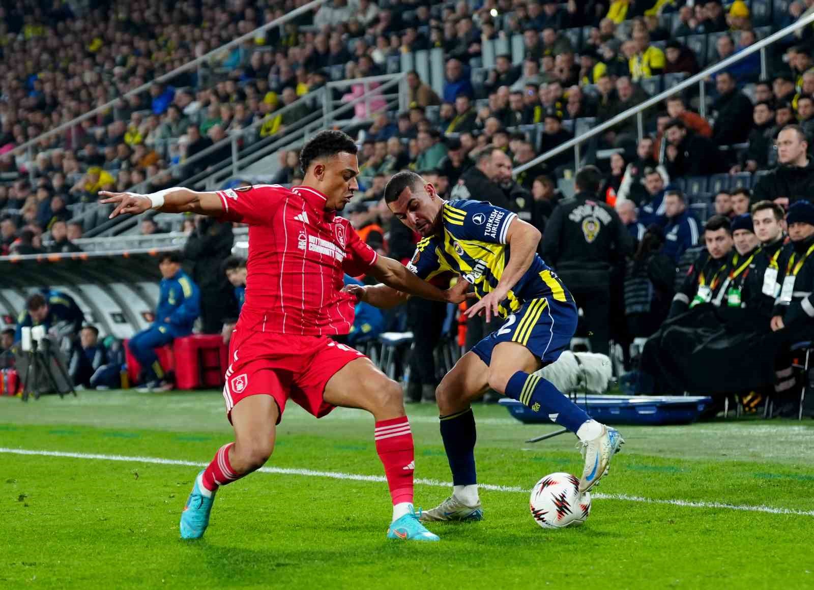 UEFA Avrupa Ligi: Fenerbahçe: 0 - Nottingham Forest: 3 (Maç sonucu)
UEFA Avrupa Ligi: Fenerbahçe: 0 - Nottingham Forest: 3 (Maç sonucu)