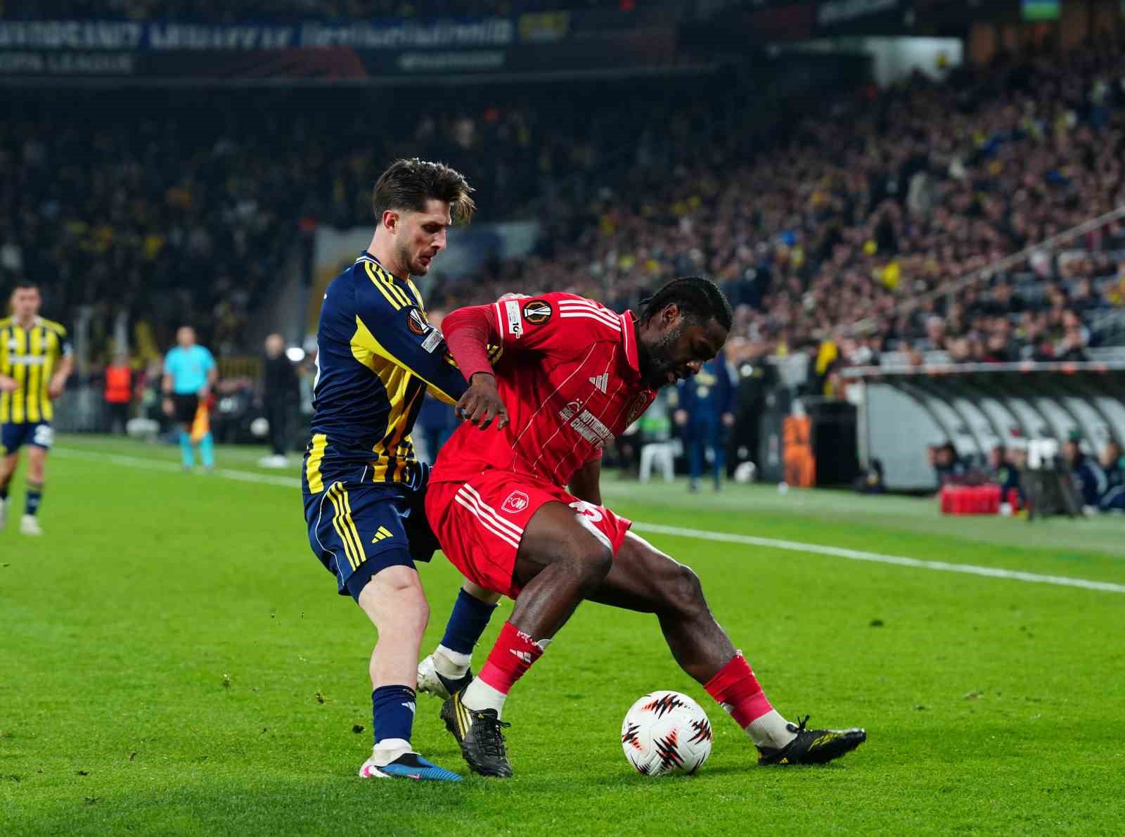 UEFA Avrupa Ligi: Fenerbahçe: 0 - Nottingham Forest: 3 (Maç sonucu)
UEFA Avrupa Ligi: Fenerbahçe: 0 - Nottingham Forest: 3 (Maç sonucu)