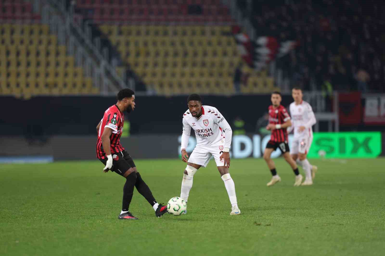 UEFA Konferans Ligi: KF Shkendija: 0 - Samsunspor: 0 (İlk yarı)
