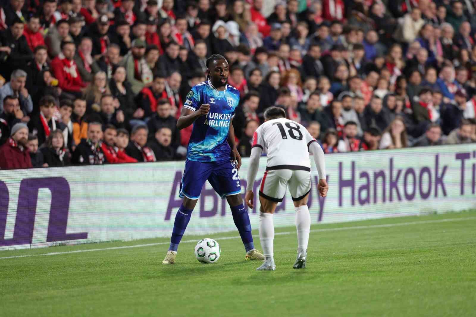 UEFA Konferans Ligi: Rayo Vallecano: 0 - Samsunspor: 0 (İlk yarı)
