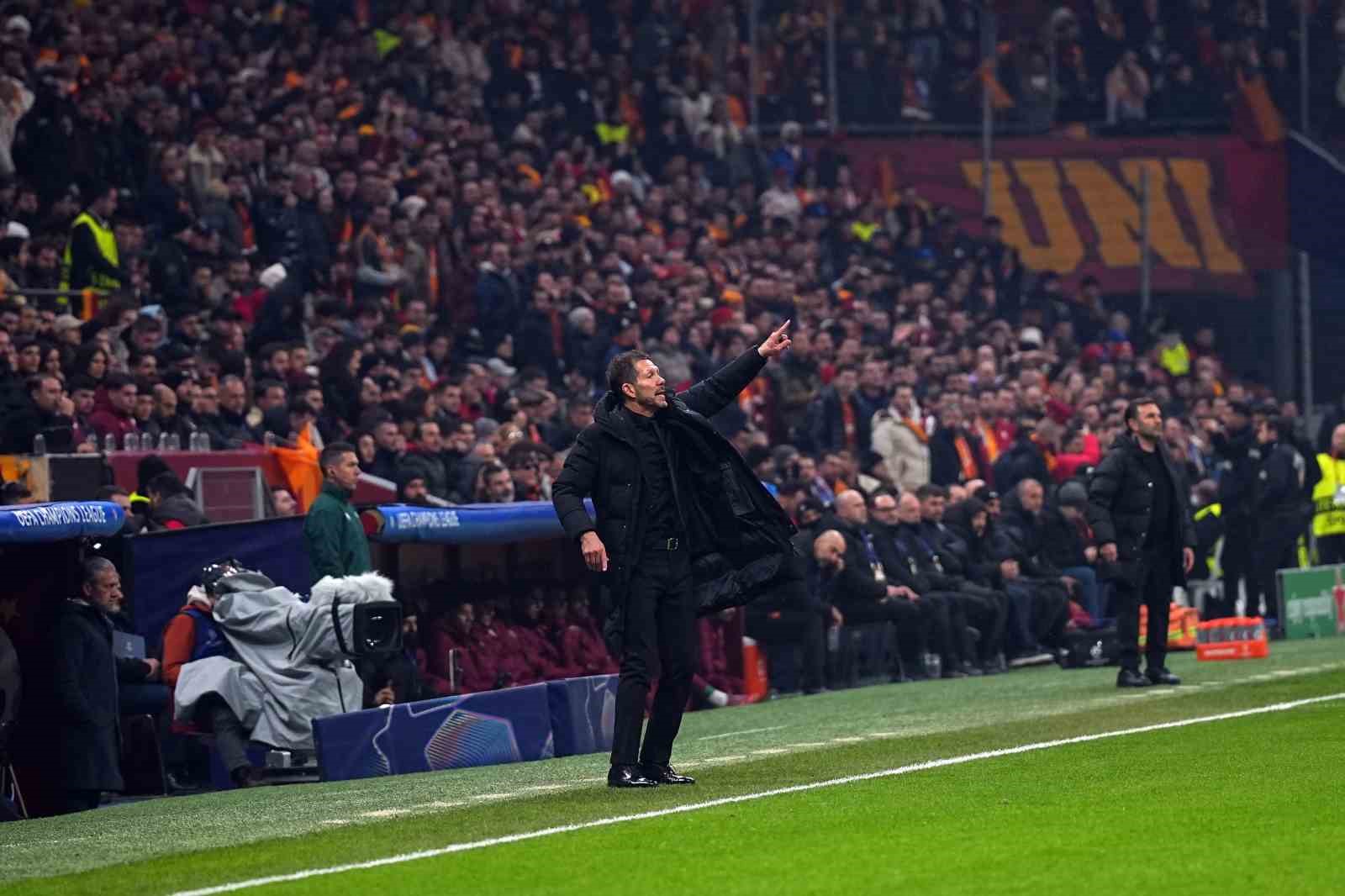 UEFA Şampiyonlar Ligi: Galatasaray: 1 - Atletico Madrid: 1 (İlk yarı)
