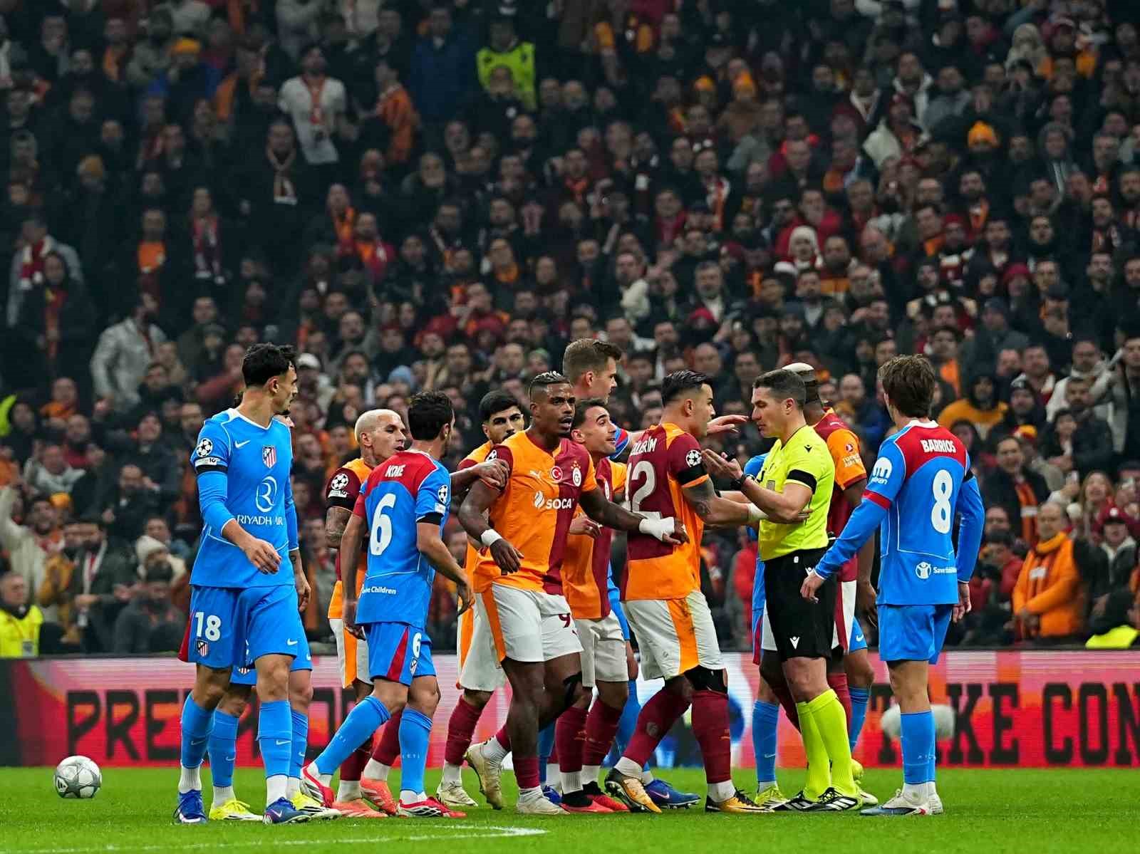 UEFA Şampiyonlar Ligi: Galatasaray: 1 - Atletico Madrid: 1 (İlk yarı)
