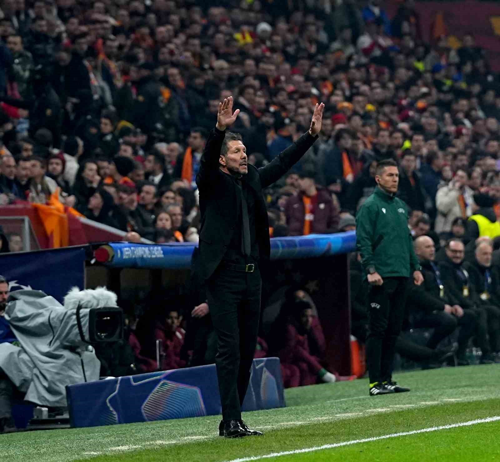 UEFA Şampiyonlar Ligi: Galatasaray: 1 - Atletico Madrid: 1 (İlk yarı)
