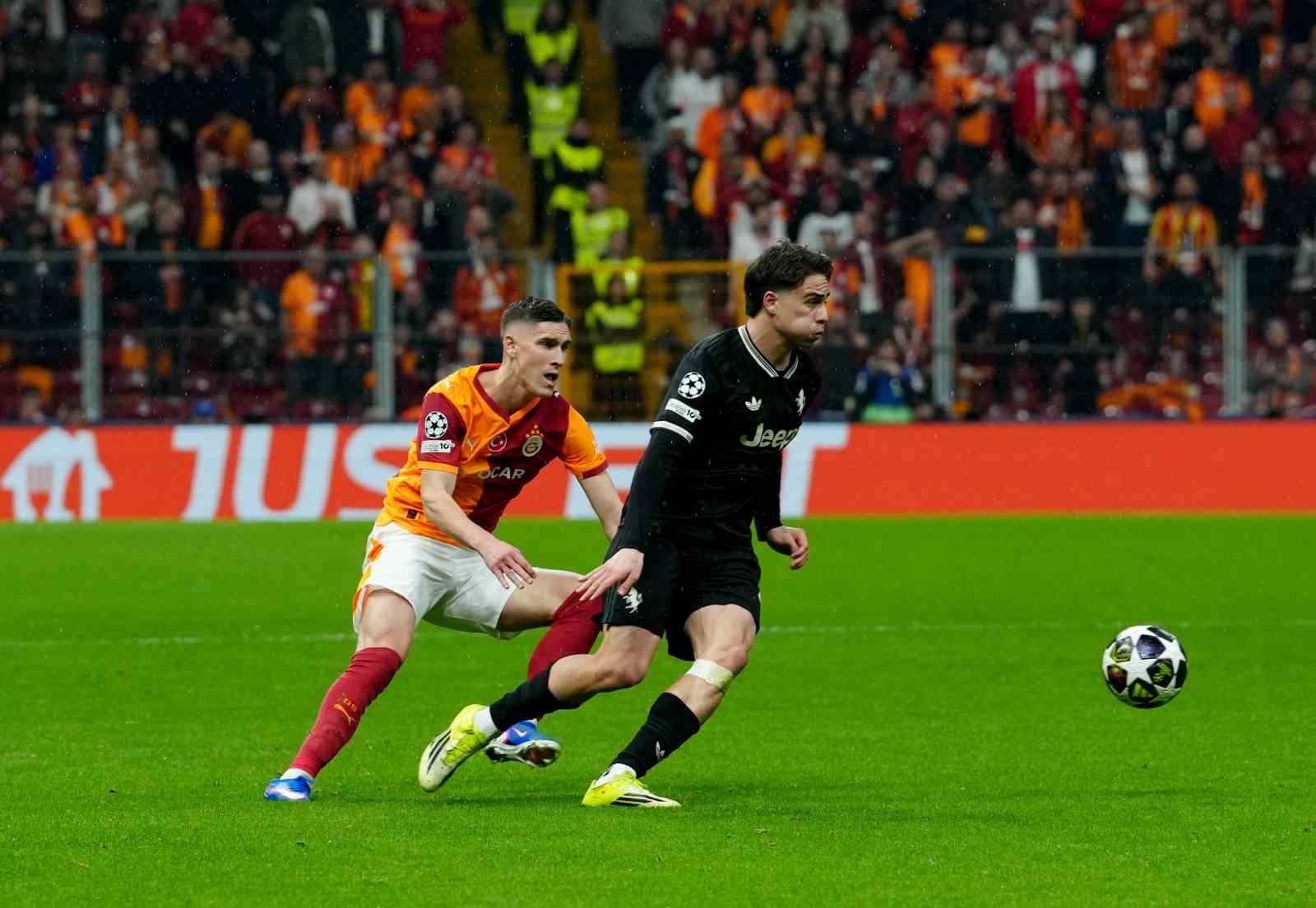 UEFA Şampiyonlar Ligi: Galatasaray: 1 - Juventus: 2 (İlk yarı)
