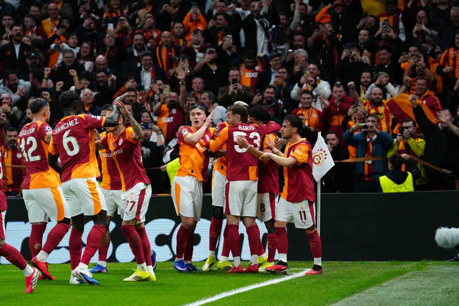 UEFA Şampiyonlar Ligi: Galatasaray: 1 - Juventus: 2 (İlk yarı)
