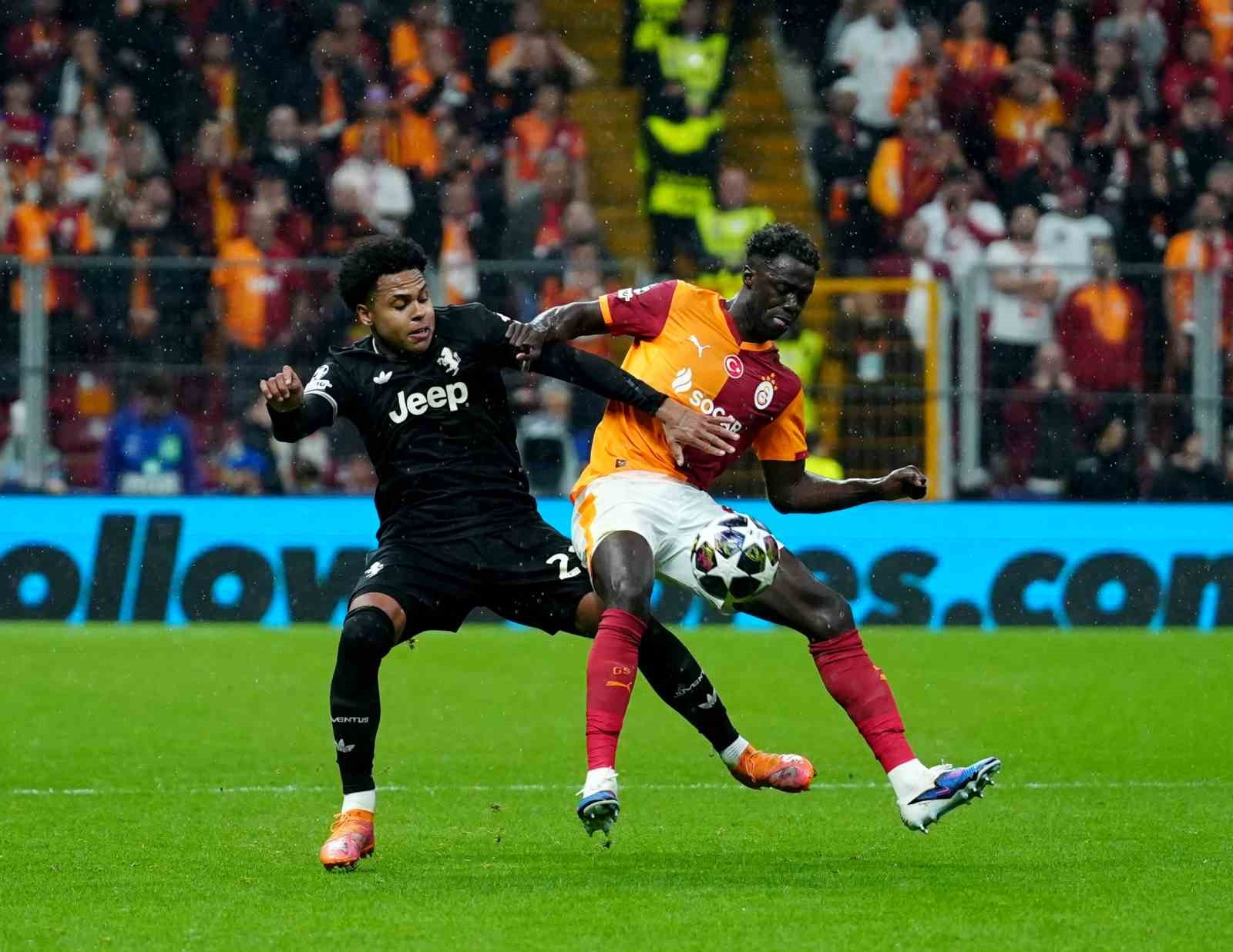 UEFA Şampiyonlar Ligi: Galatasaray: 1 - Juventus: 2 (İlk yarı)
