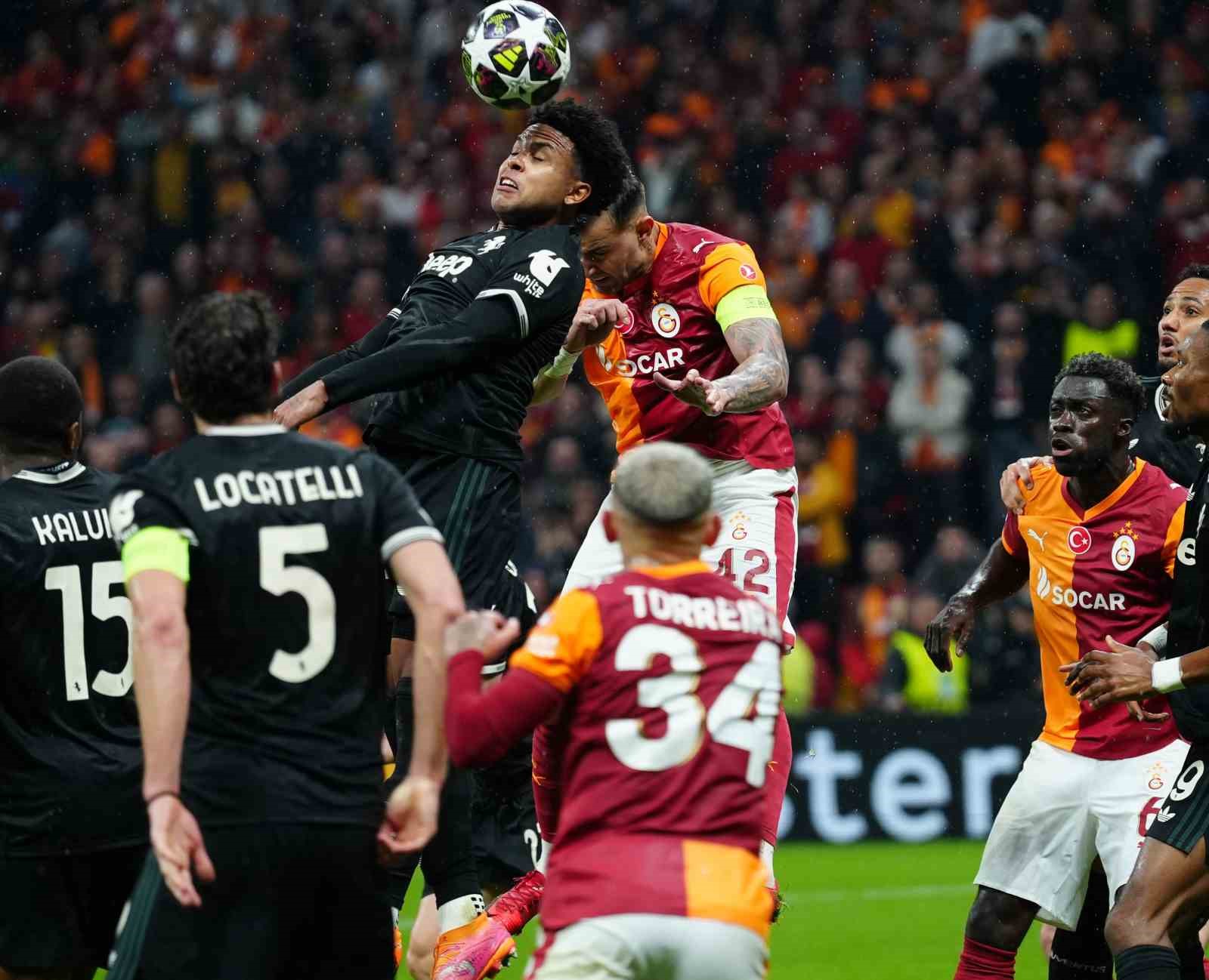 UEFA Şampiyonlar Ligi: Galatasaray: 1 - Juventus: 2 (İlk yarı)
