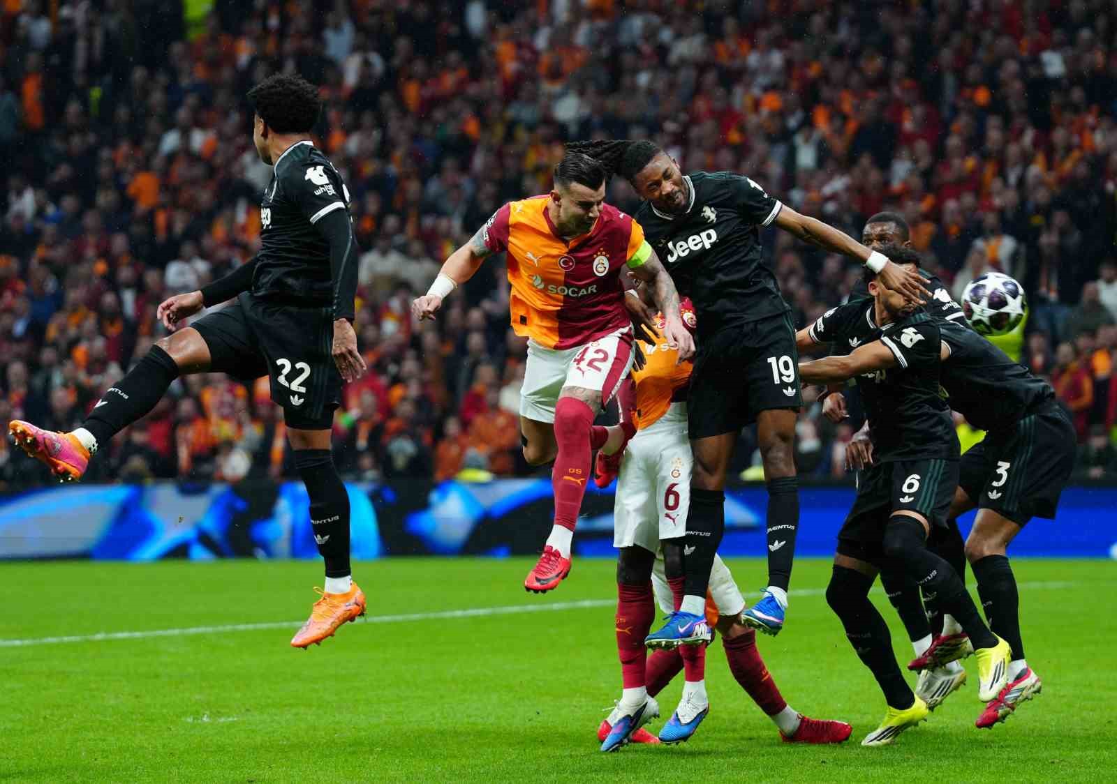 UEFA Şampiyonlar Ligi: Galatasaray: 1 - Juventus: 2 (İlk yarı)

