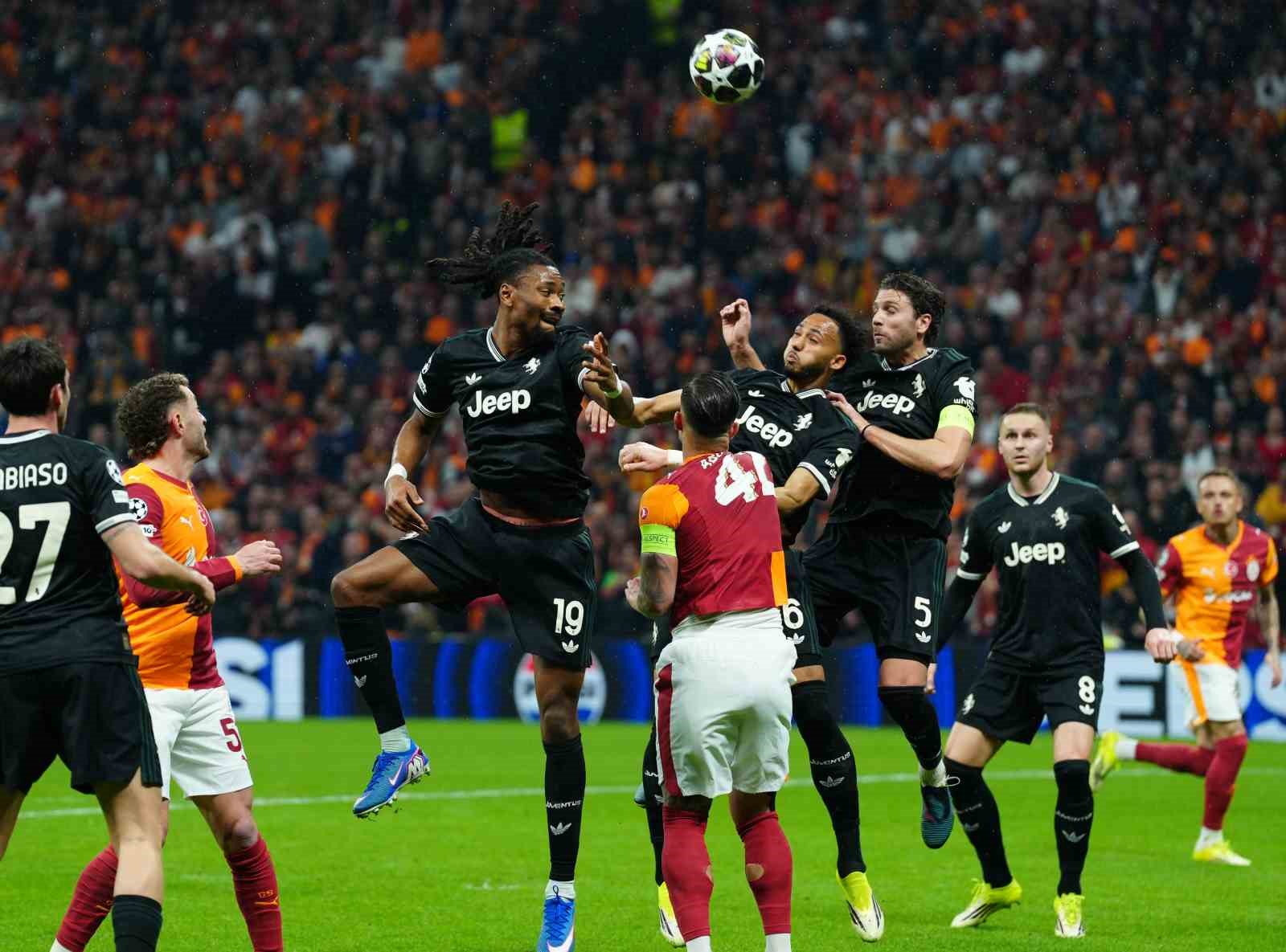 UEFA Şampiyonlar Ligi: Galatasaray: 1 - Juventus: 2 (İlk yarı)
