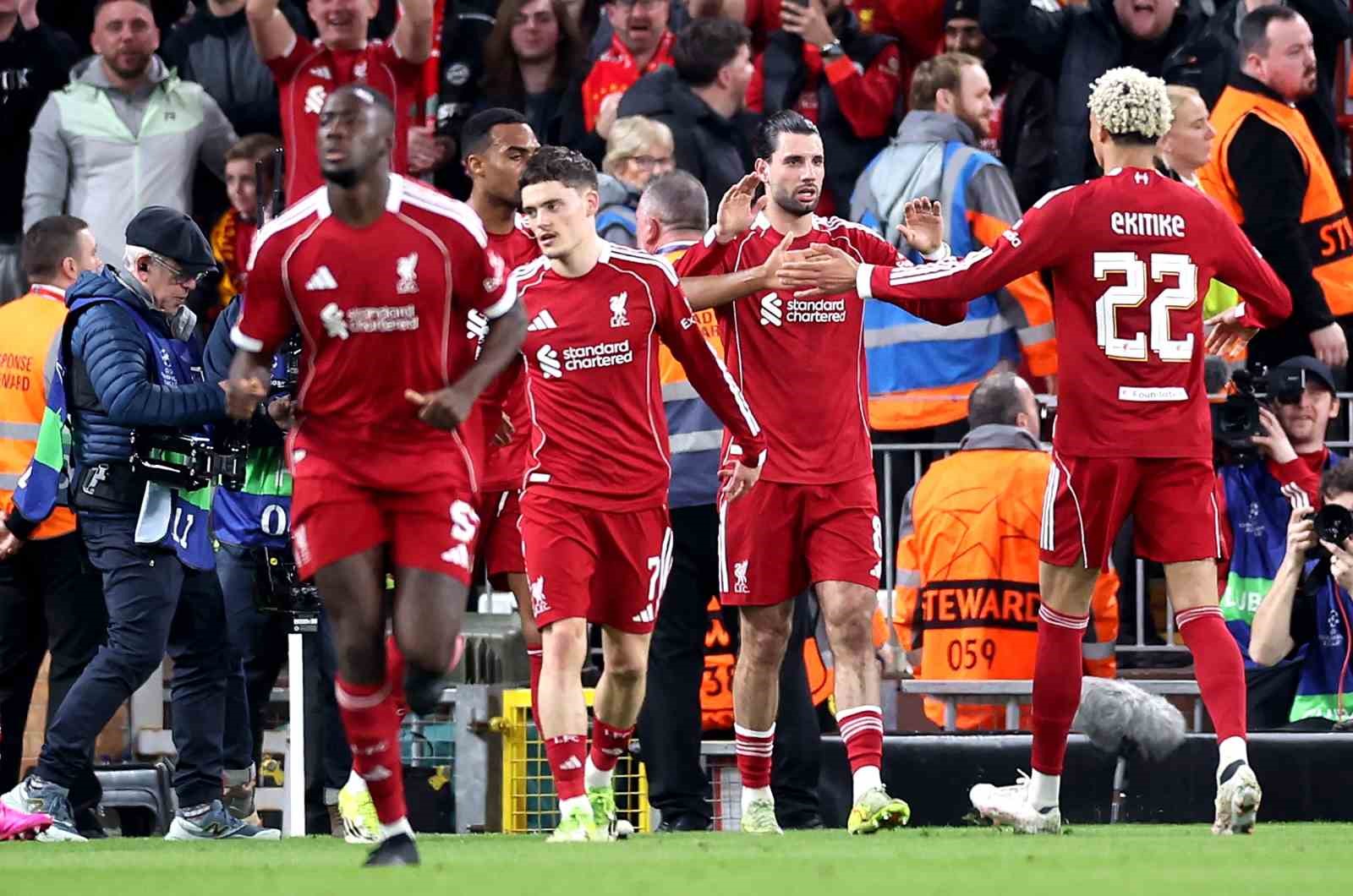 UEFA Şampiyonlar Ligi: Liverpool: 1 - Galatasaray: 0 (İlk yarı)
