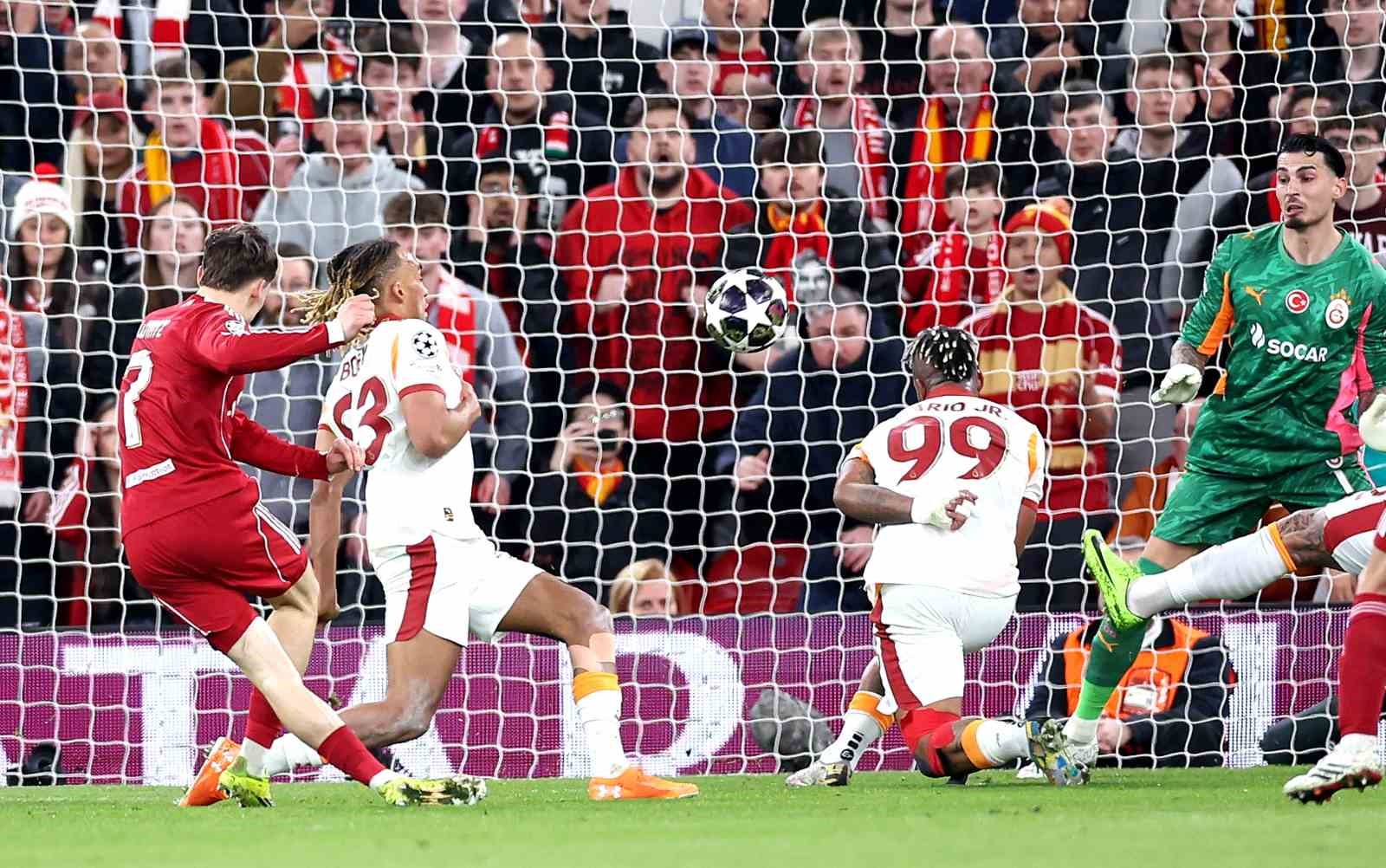 UEFA Şampiyonlar Ligi: Liverpool: 1 - Galatasaray: 0 (İlk yarı)
