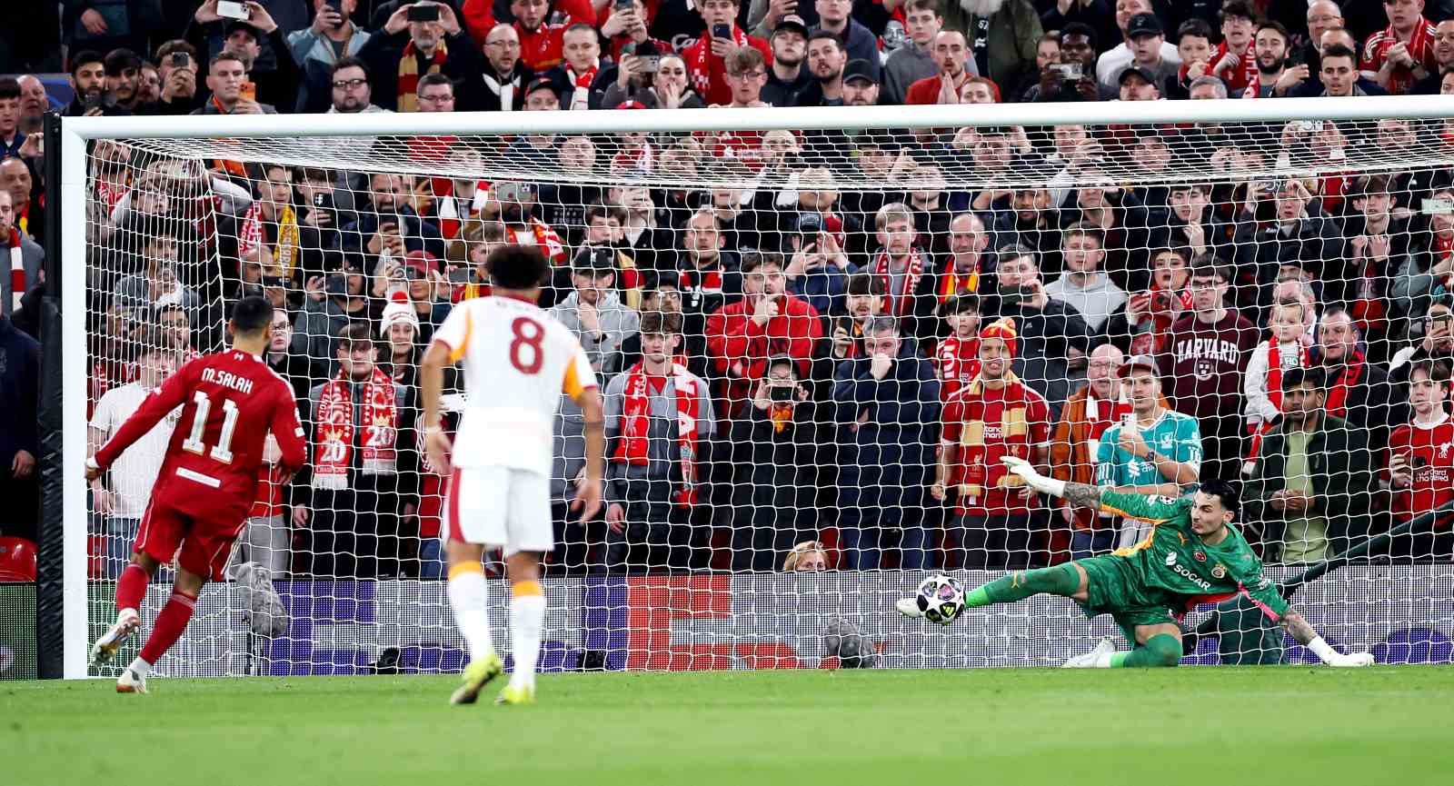 UEFA Şampiyonlar Ligi: Liverpool: 1 - Galatasaray: 0 (İlk yarı)
