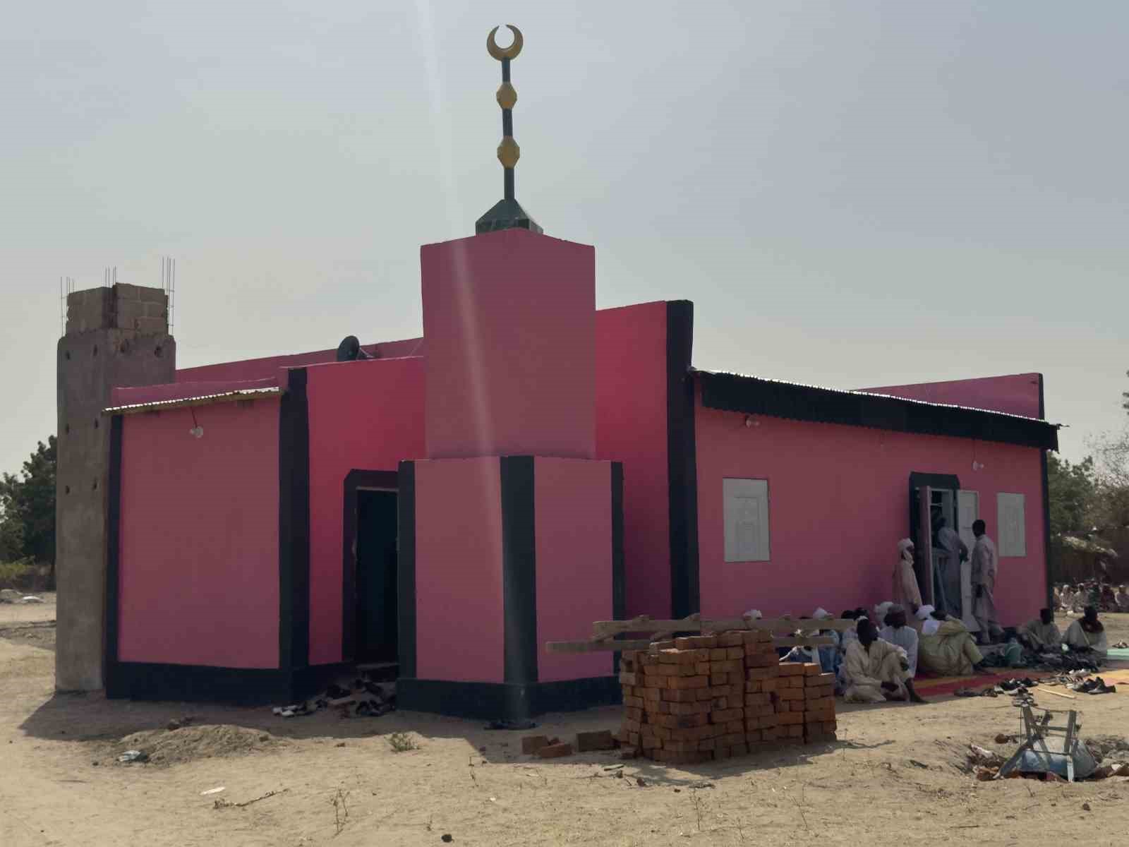 UKABDER eli ile Çad’da Türk sancağı dalgalanıyor
