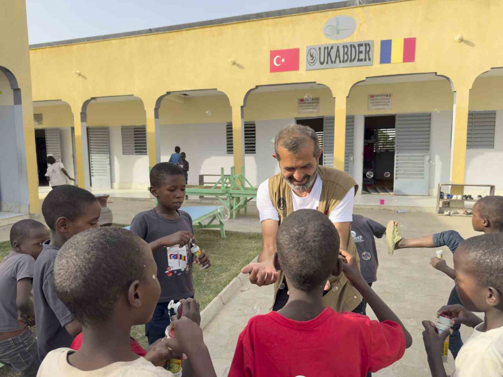 UKABDER’den Afrika Çad’da iyilik seferberliği: Binlerce paket erzak, on binlerce ekmek ihtiyaç sahiplerine ulaştı

