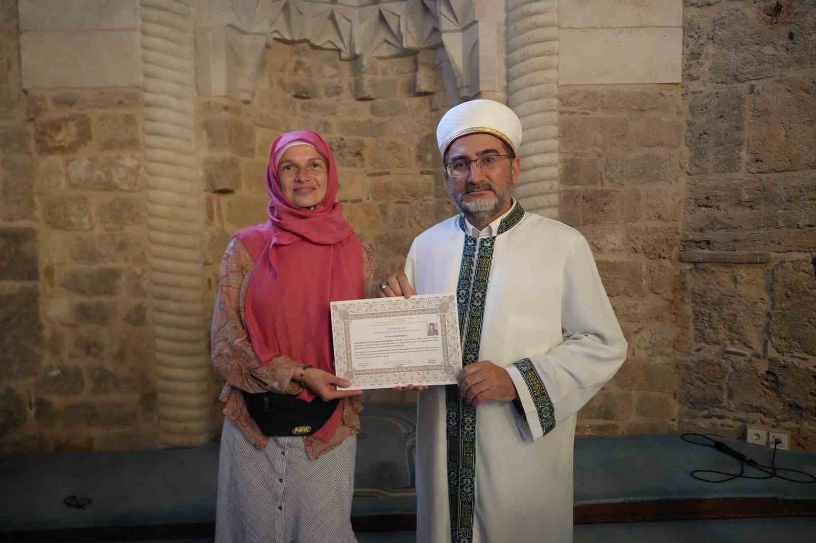 Ukraynalı yoga eğitmeni Lena, Müslüman olup Meryem ismini aldı
