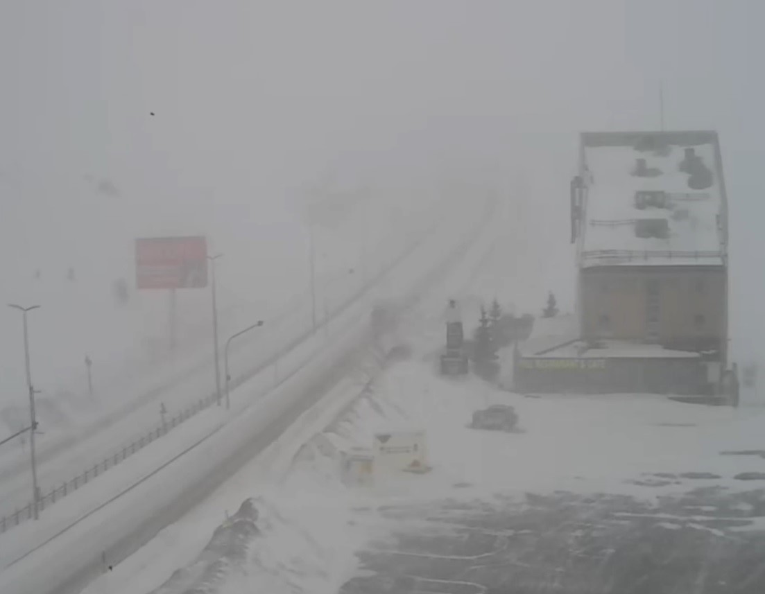 Ulaşıma kar ve tipi engeli
