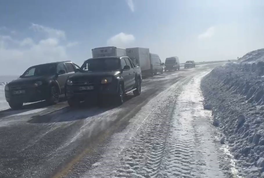 Ulaşıma kar ve tipi engeli
