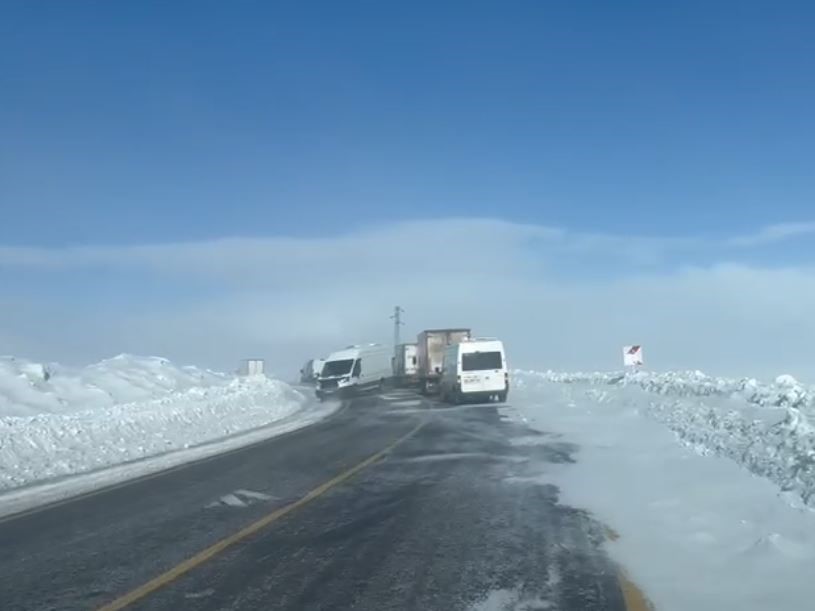 Ulaşıma kar ve tipi engeli

