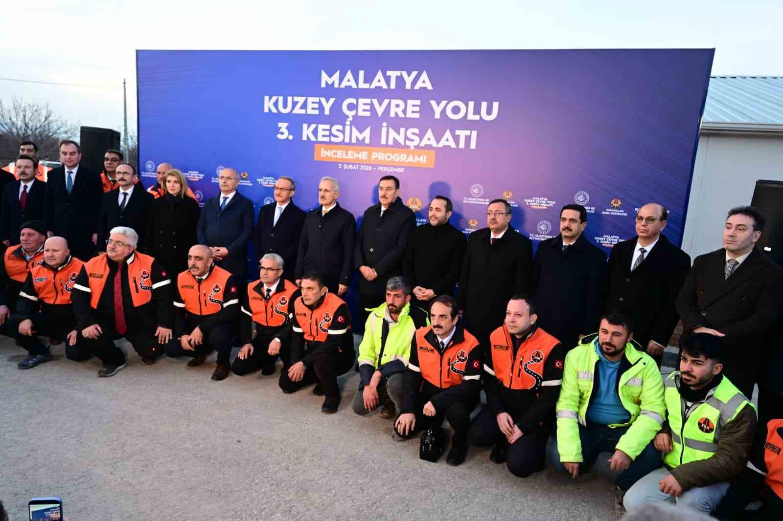 Ulaştırma ve Altyapı Bakanı Uraloğlu, Malatya Kuzey Çevre Yolu şantiyesinde inceleme yaptı
