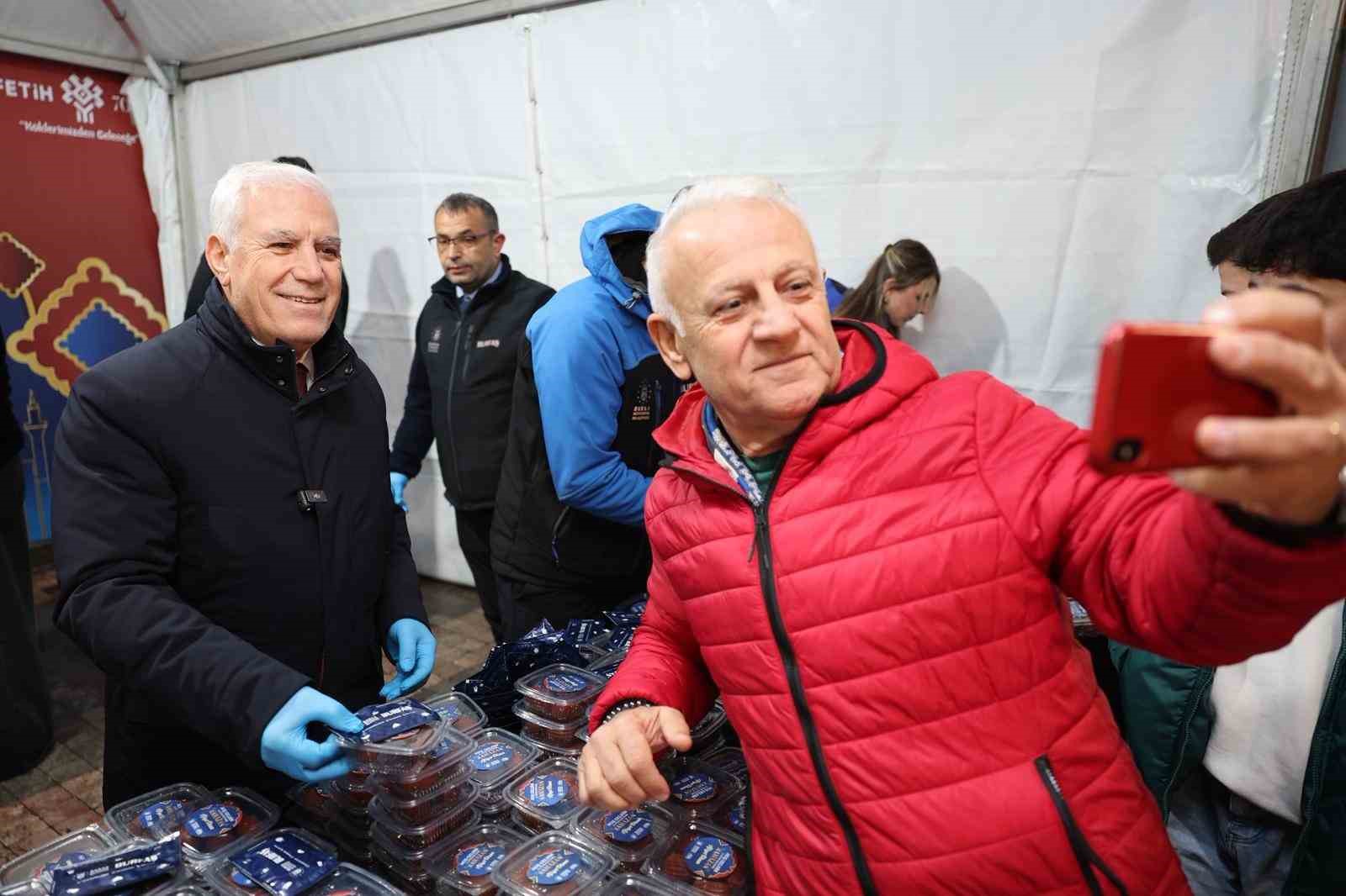 Ulu Cami’de Ramazan’a tatlı başlangıç
