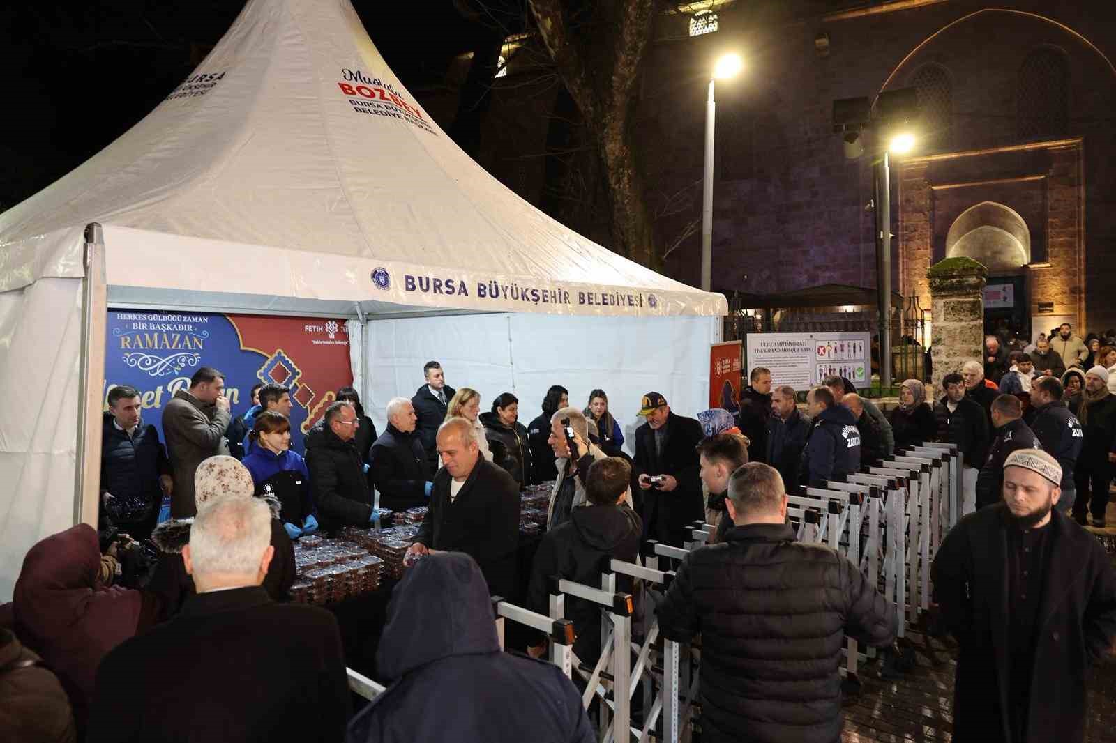 Ulu Cami’de Ramazan’a tatlı başlangıç
