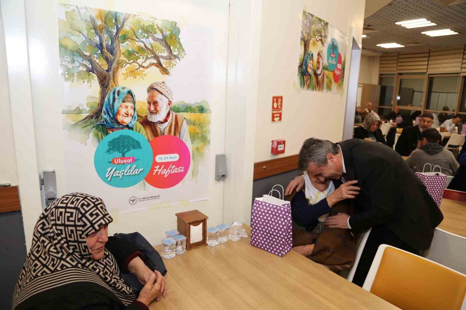 Ulu çınarlarla aynı sofrada anlamlı buluşma
