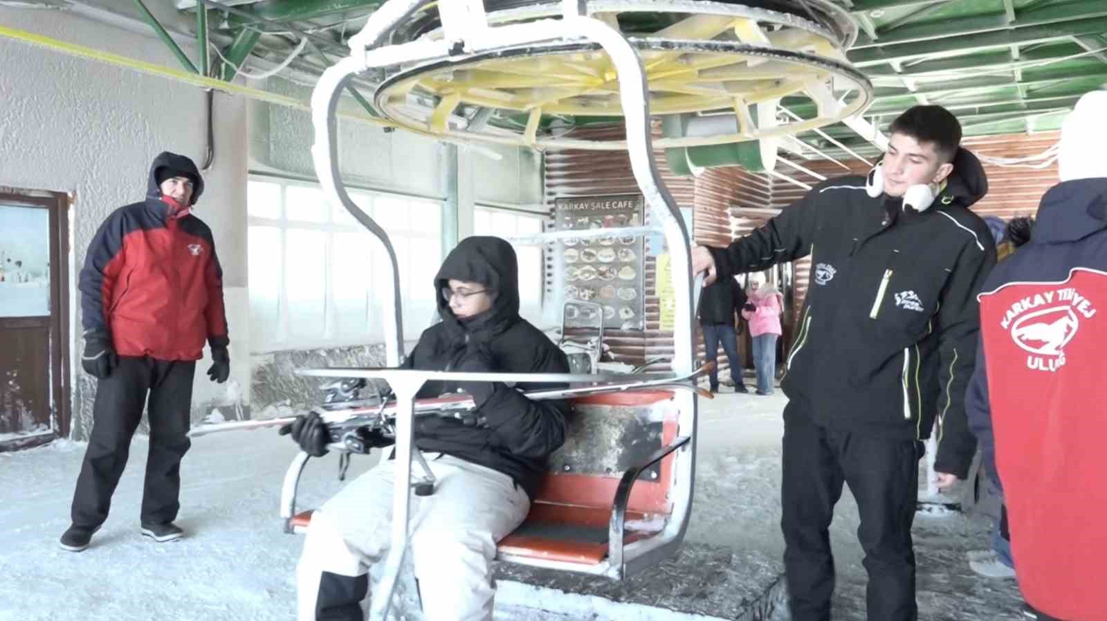 Uludağ rengarenk, sömestr cümbüşü yaşanıyor..
