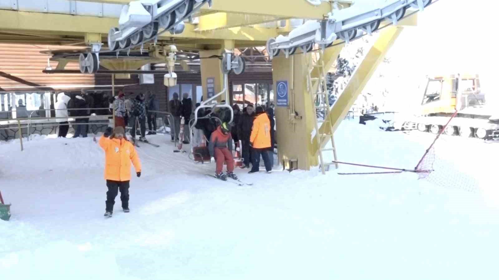 Uludağ rengarenk, sömestr cümbüşü yaşanıyor..
