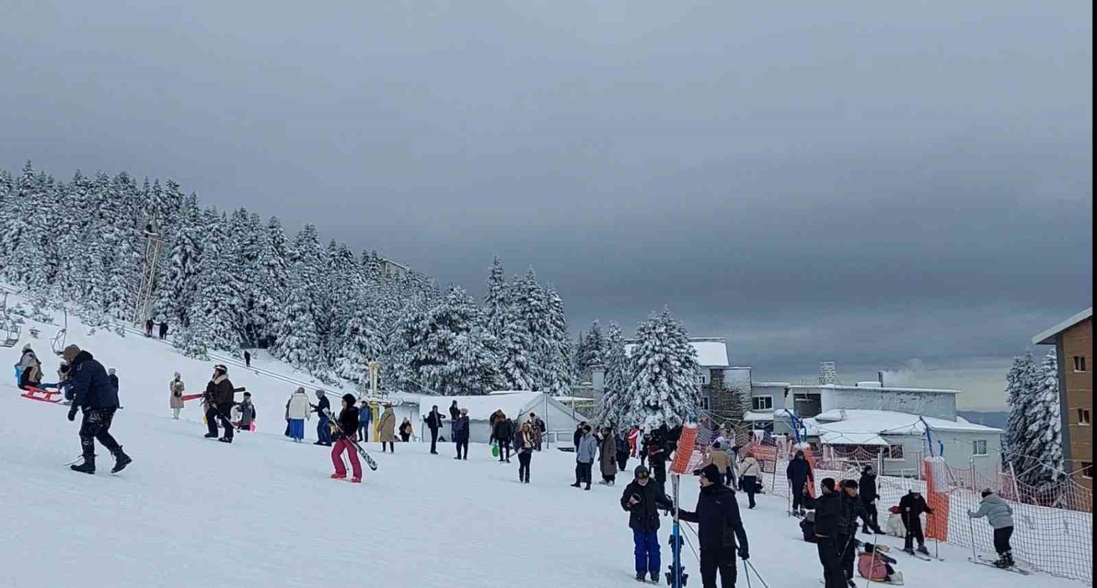 Uludağ, yarıyıl tatilinde yüzbinlerce kişiyi ağırladı
