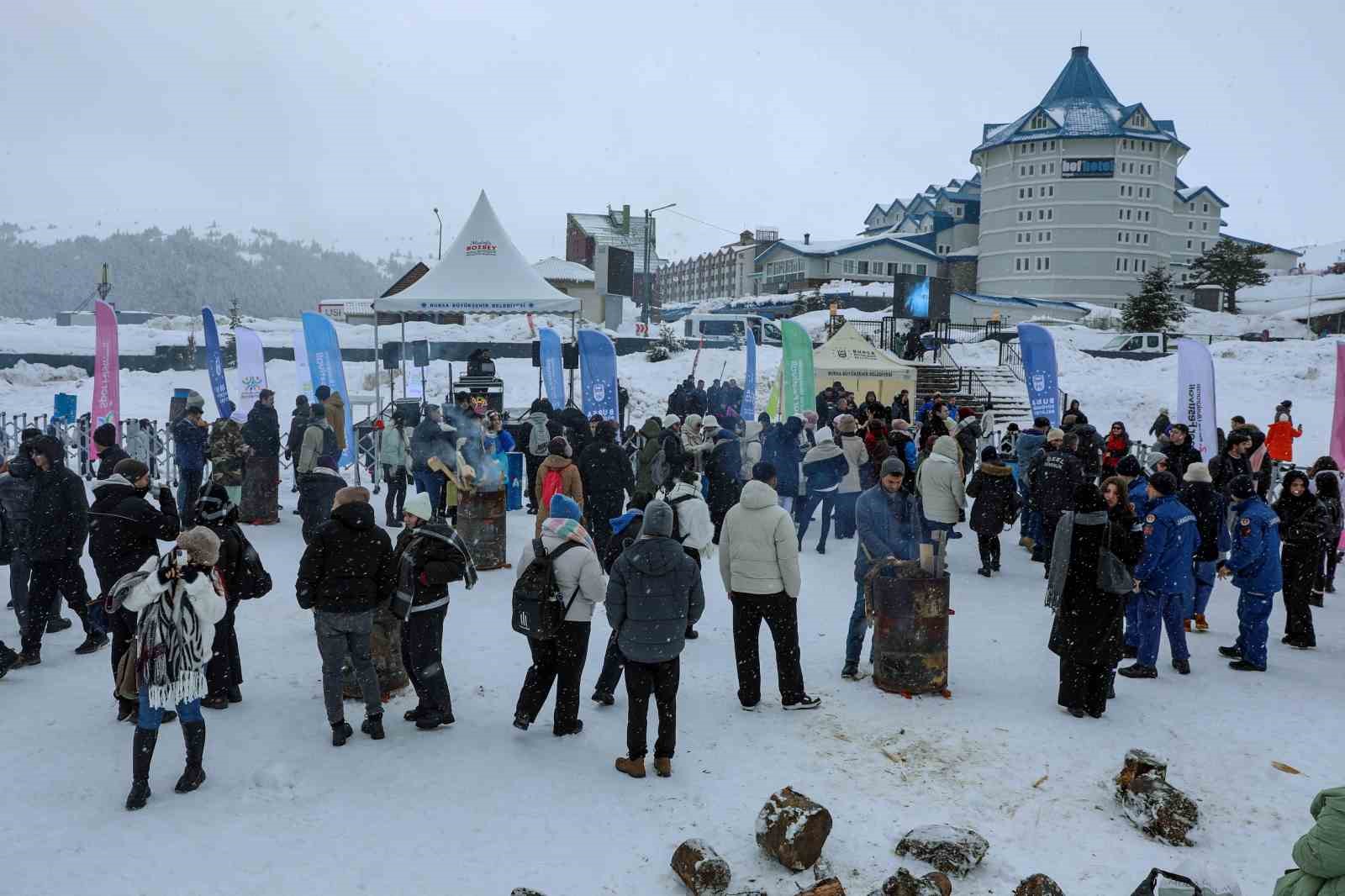 Uludağ zirvesinde gençlik buluşması
