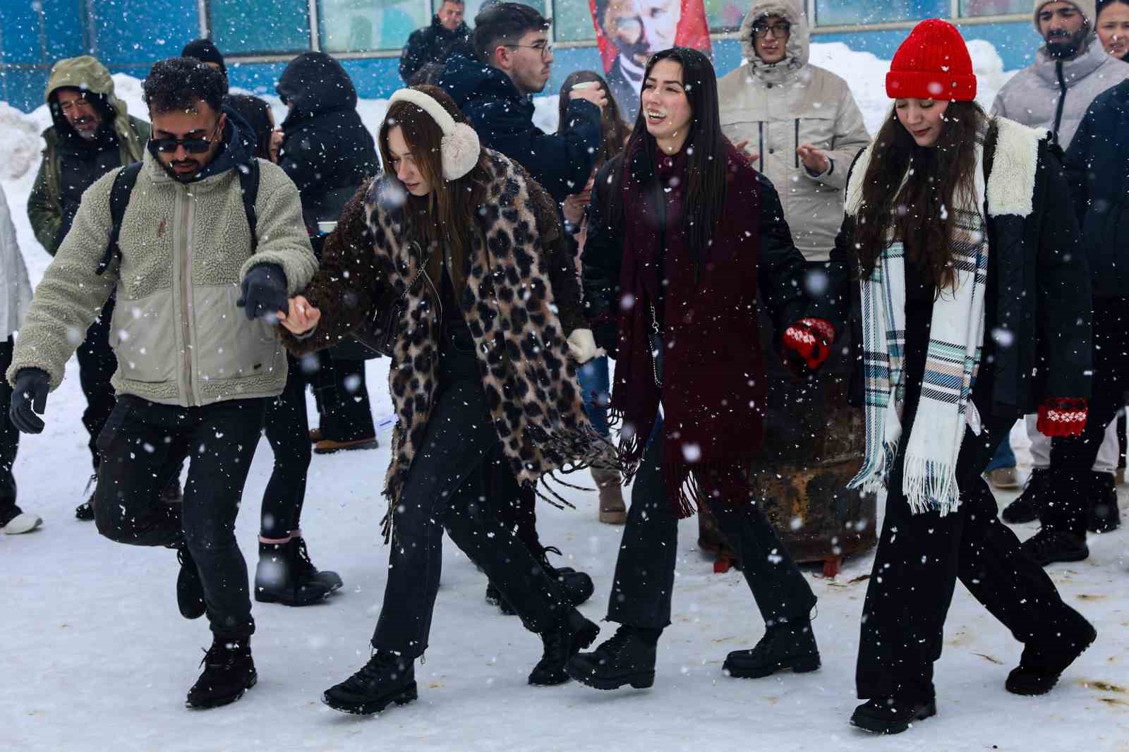 Uludağ zirvesinde gençlik buluşması
