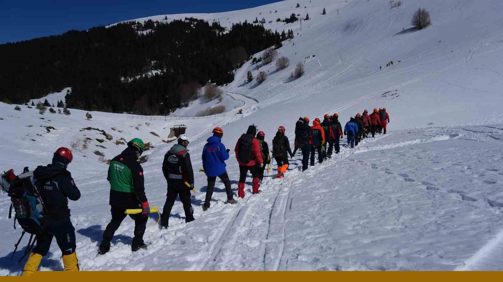 Uludağ’da çığ arama kurtarma tatbikatı gerçekleşti

