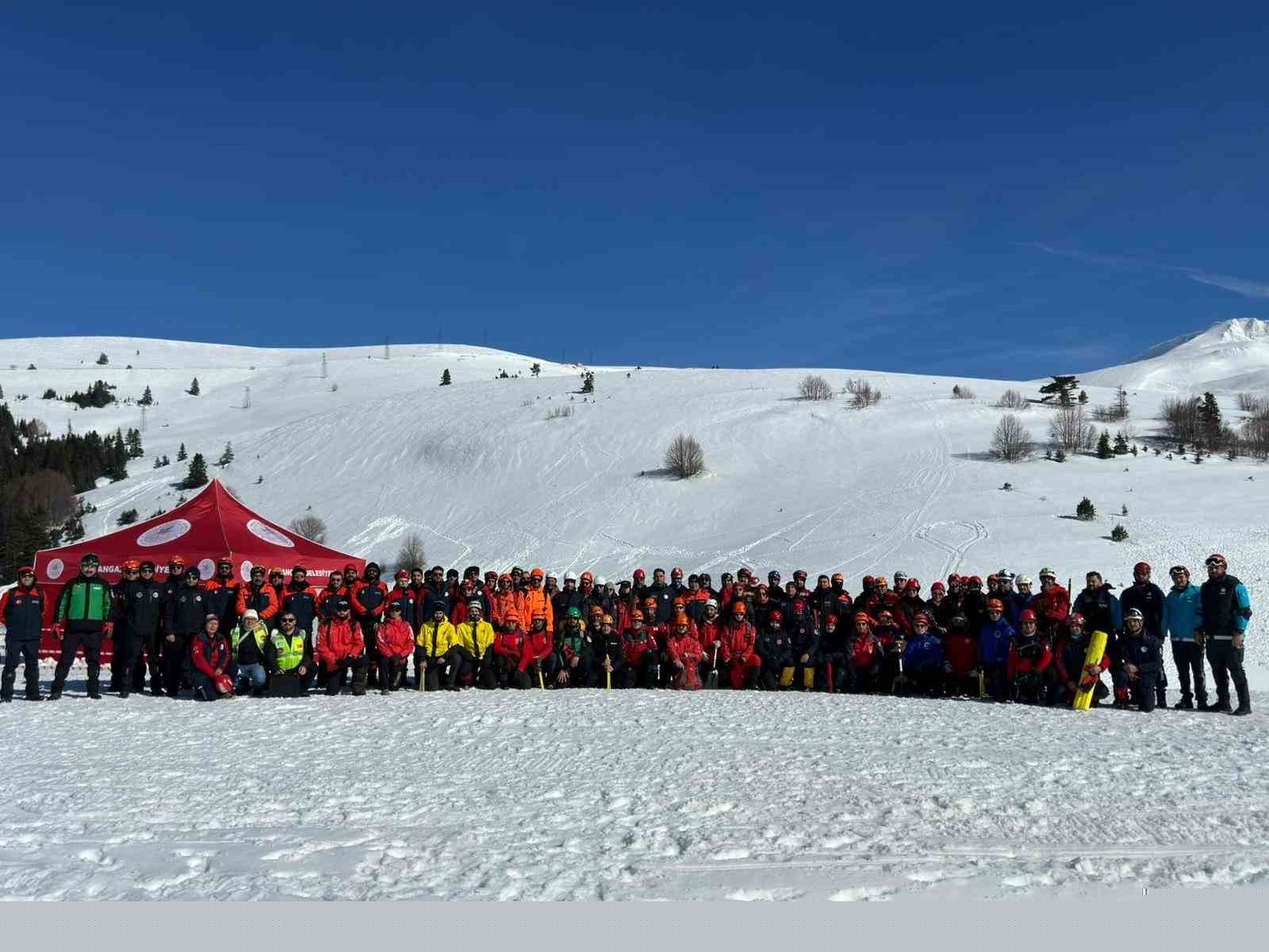 Uludağ’da çığ arama kurtarma tatbikatı gerçekleşti

