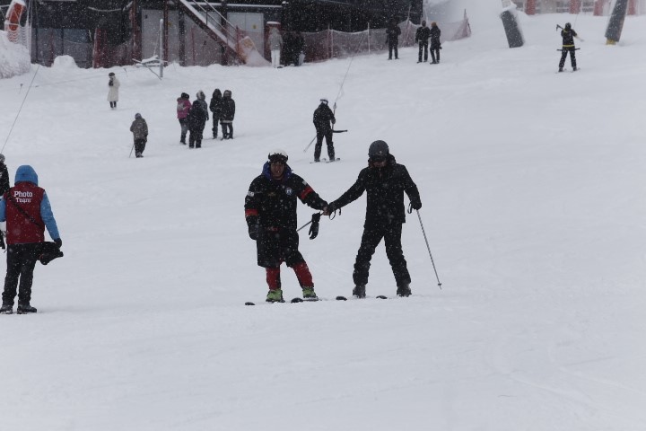 Uludağ’da kar kalınlığı 76 santimetreye ulaştı, pistler doldu taştı
