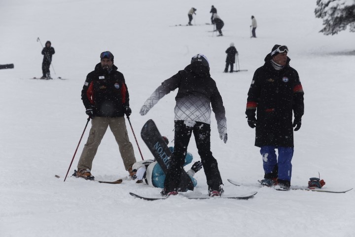 Uludağ’da kar kalınlığı 76 santimetreye ulaştı, pistler doldu taştı
