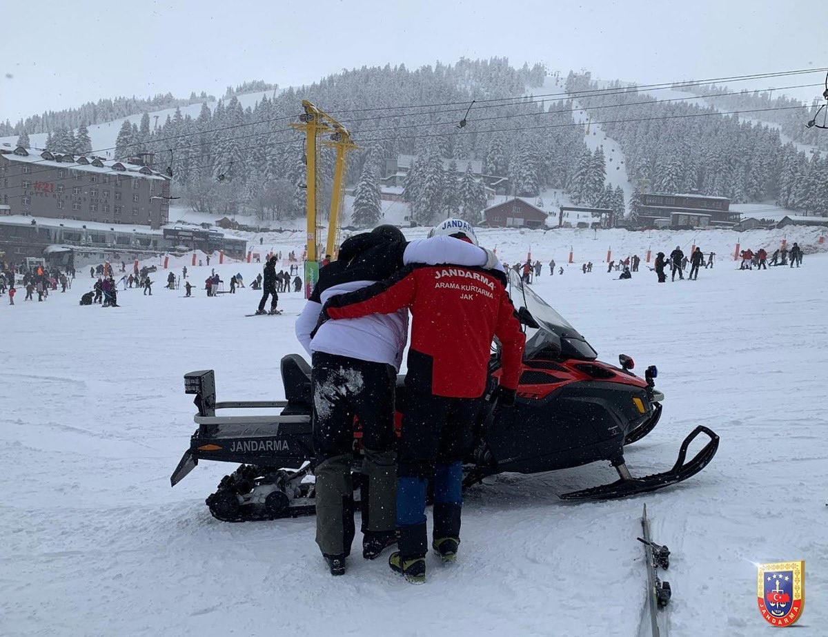 Uludağ’da mahsur kalan vatandaşlara JAK timi müdahale etti

