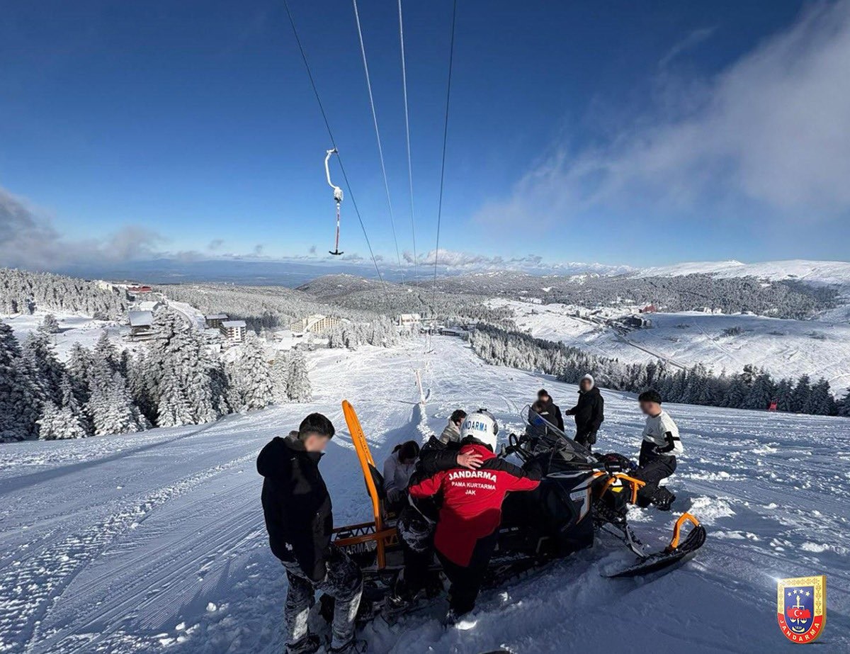 Uludağ’da mahsur kalan vatandaşlara JAK timi müdahale etti
