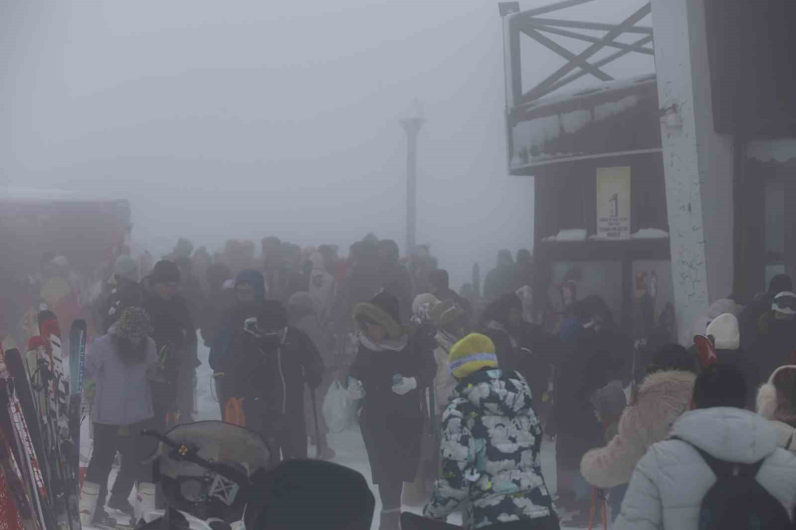 Uludağ’da rekor yoğunluk: 47 bin araç giriş yaptı
