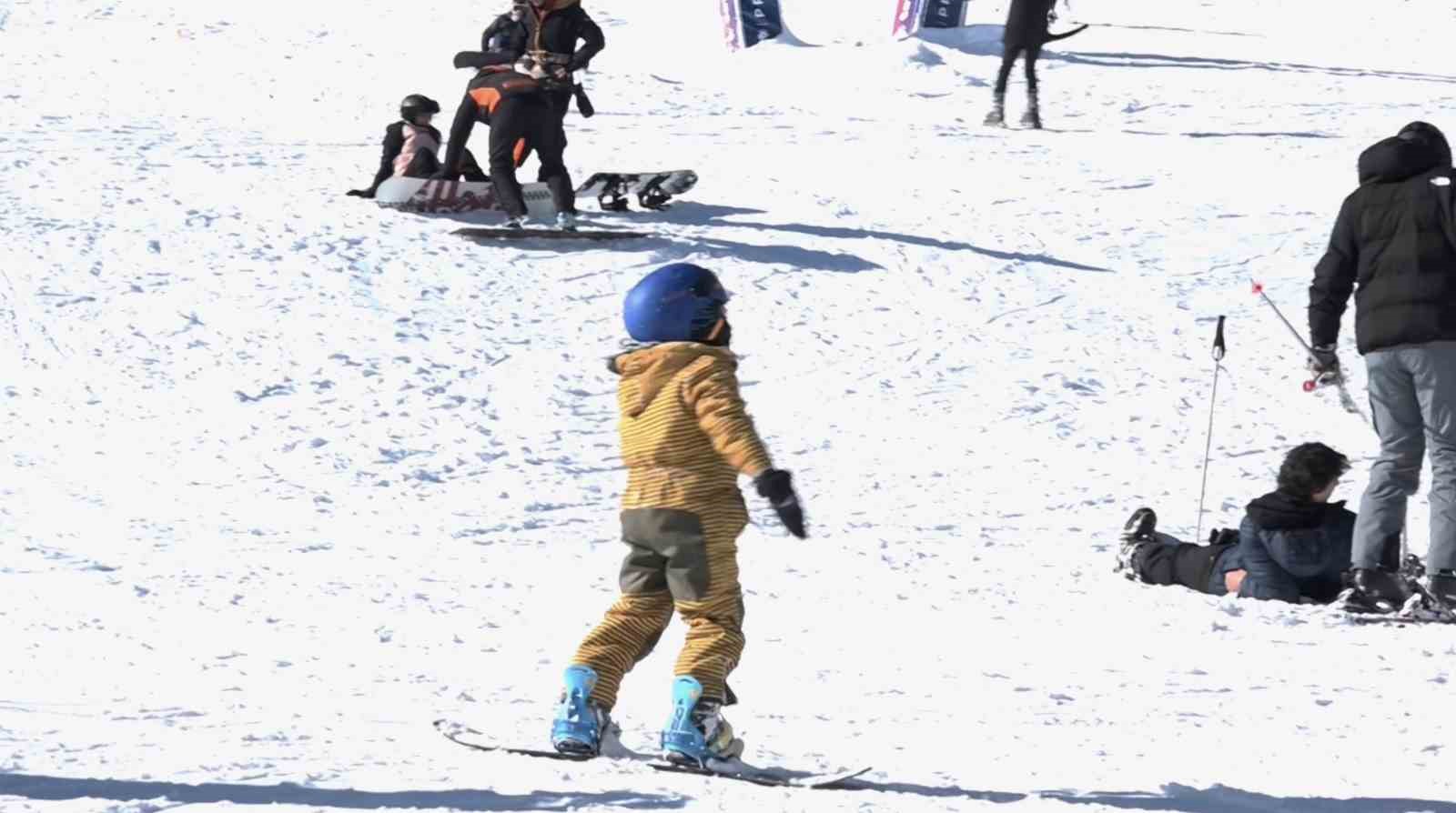Uludağ’da sömestr hareketliliği zirveye çıktı
Uludağ’da sömestr hareketliliği zirveye çıktı