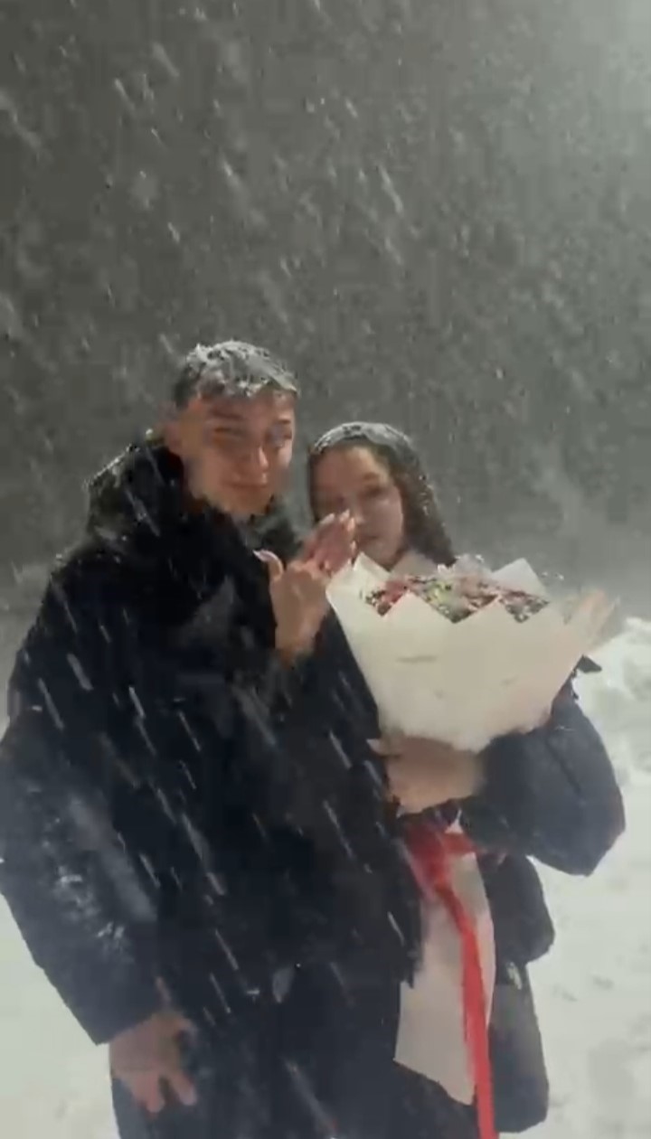 Uludağ’da yılın son ve ilk romantik sürprizleri: Karlar altında iki "Evet"
