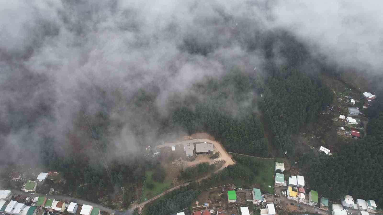 Uludağ’dan inen sis Bursa’yı sardı
