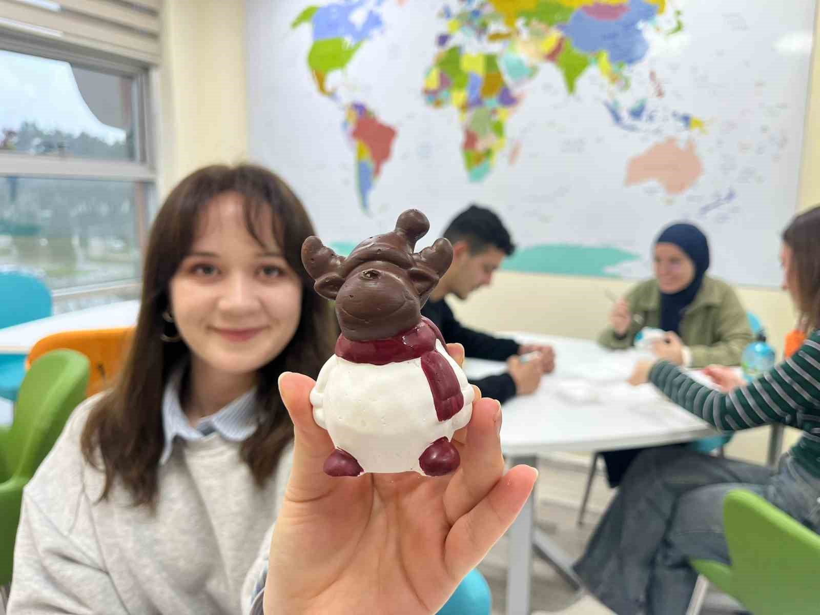 Uluslararası Gençlik Merkezi’nde sanat atölyeleri gençlerle buluşmaya devam ediyor
Uluslararası Gençlik Merkezi’nde sanat atölyeleri gençlerle buluşmaya devam ediyor