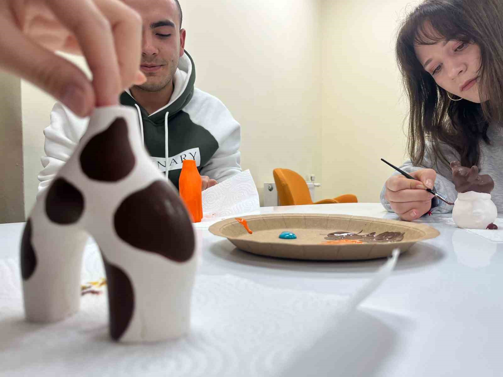 Uluslararası Gençlik Merkezi’nde sanat atölyeleri gençlerle buluşmaya devam ediyor
Uluslararası Gençlik Merkezi’nde sanat atölyeleri gençlerle buluşmaya devam ediyor