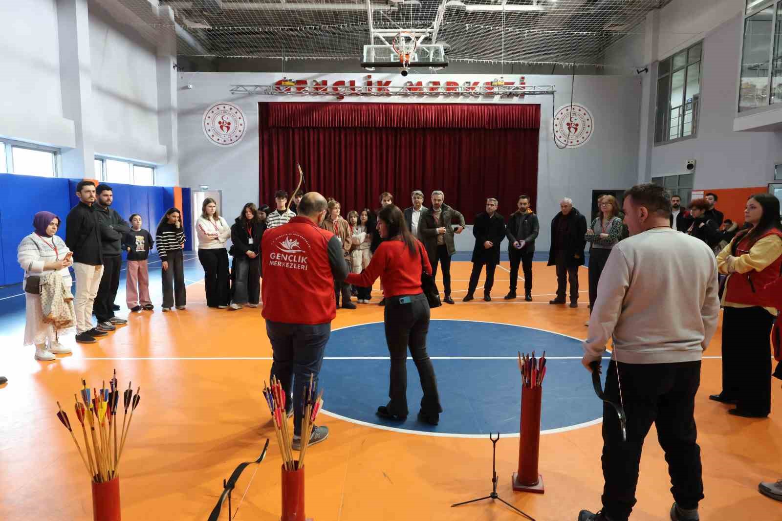 Uluslararası katılımcılar gençlik merkezinde ağırlandı
