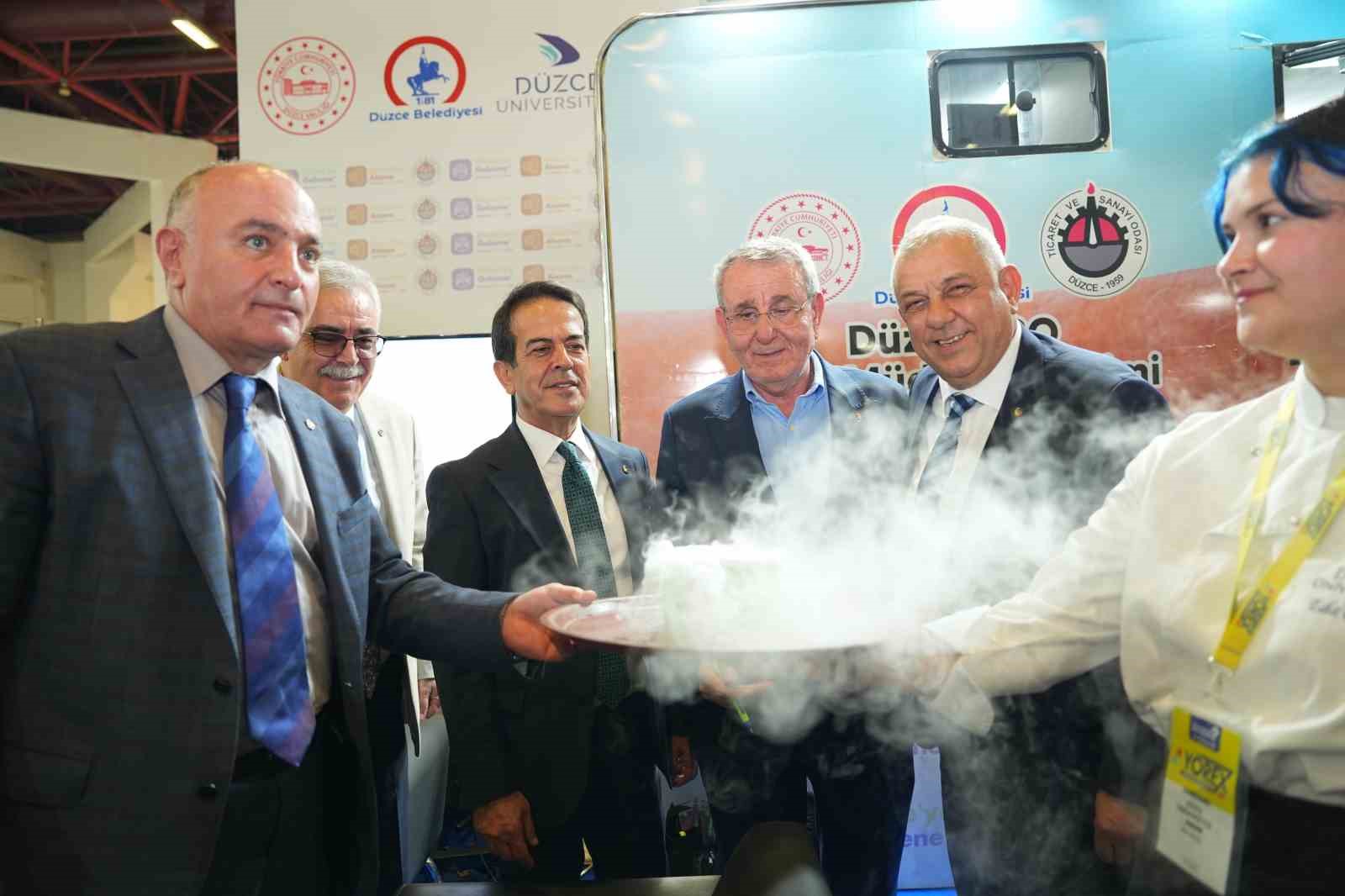 Uluslararası yöresel ürünler fuarında Düzce standına büyük ilgi
