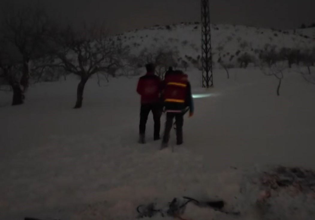 UMKE, araçları kara saplanınca vakaya yürüyerek ulaştı
